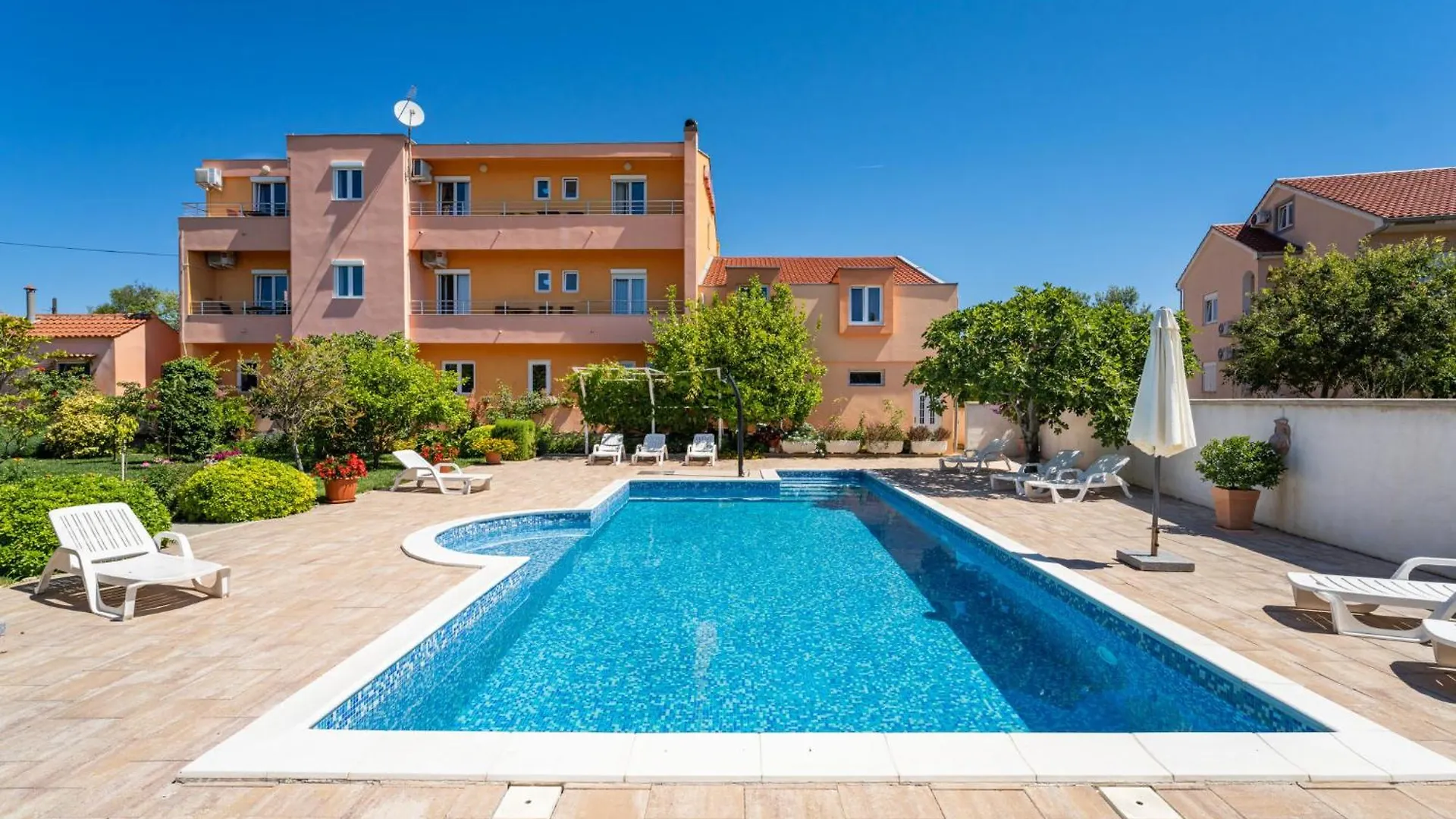 Apartment Bonex-7 By Interhome location